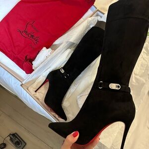 ***NEW Christian Louboutin LOCK KATE BOTTA 100 Suede Knee High Tall Boots Heels